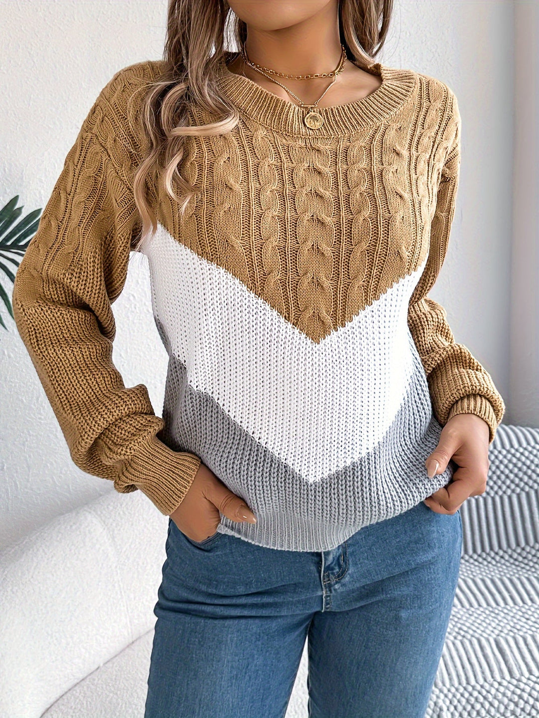 Women's Colour-Block Round Neck Knit Jumper