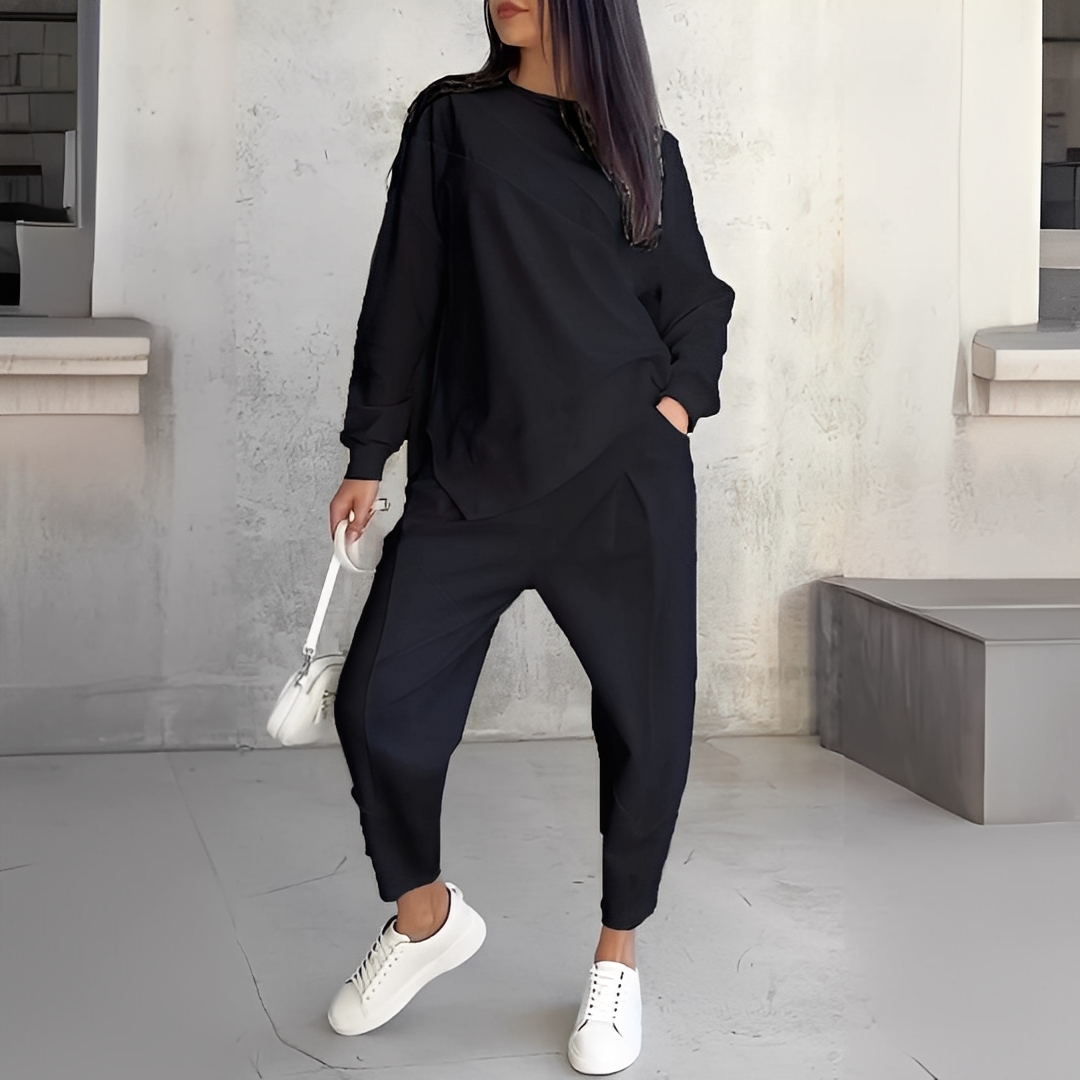 Women's Relaxed Crew-Neck Top and Tapered Trousers Set - Black