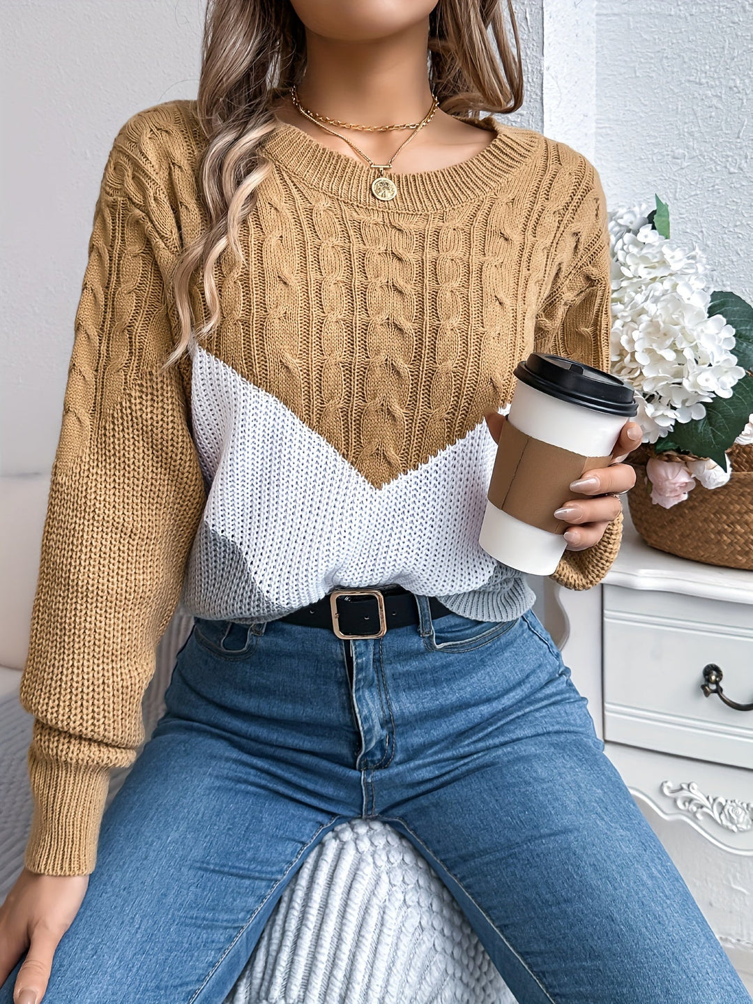 Women's Colour-Block Round Neck Knit Jumper
