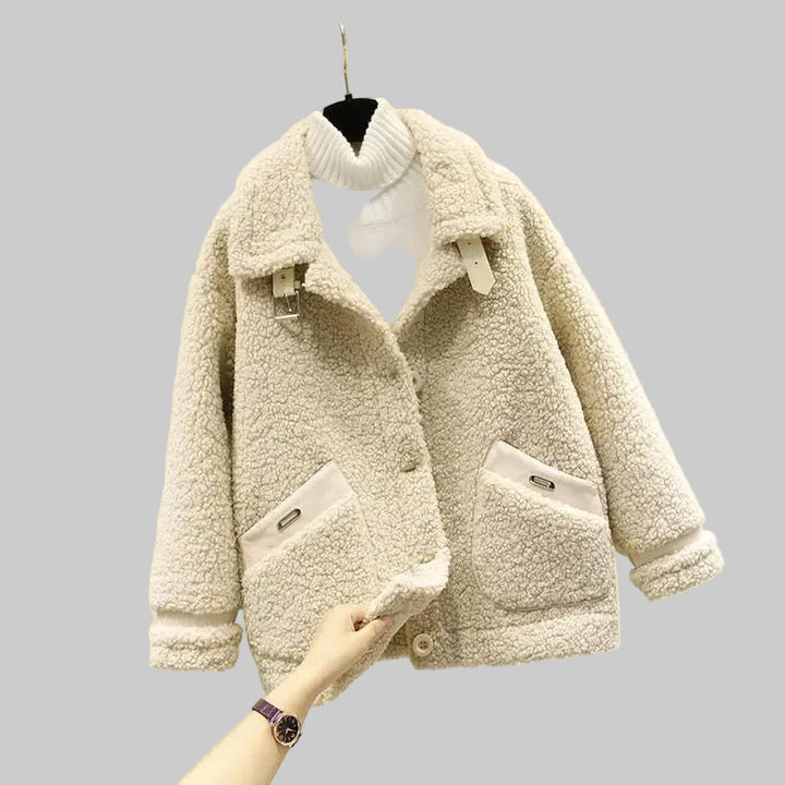 Women’s Oversized Teddy Jacket with Buckle Collar and Contrast Pocket Trim – Cosy Button-Front Outerwear for Autumn and Winter