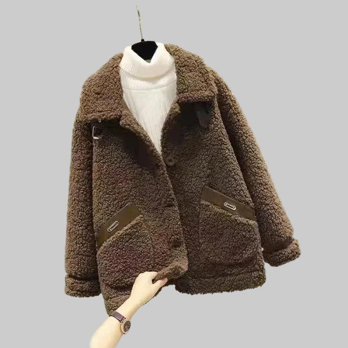 Women’s Oversized Teddy Jacket with Buckle Collar and Contrast Pocket Trim – Cosy Button-Front Outerwear for Autumn and Winter