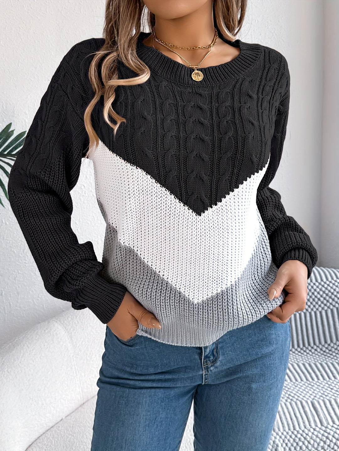 Women's Colour-Block Round Neck Knit Jumper