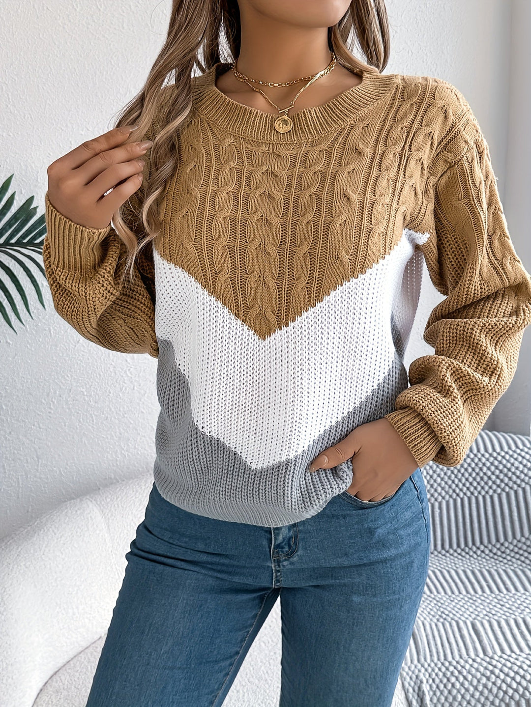 Women's Colour-Block Round Neck Knit Jumper