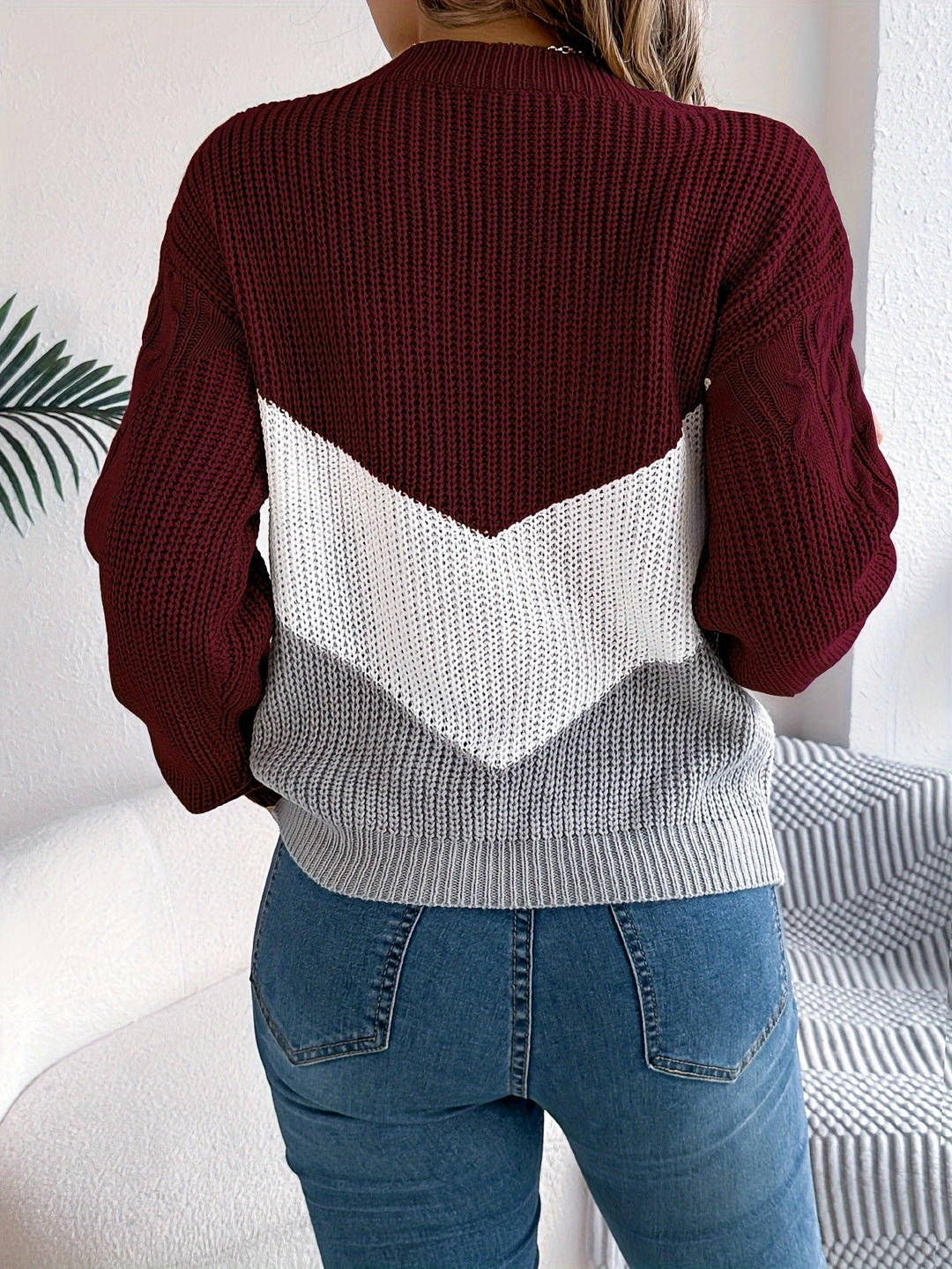 Women's Colour-Block Round Neck Knit Jumper