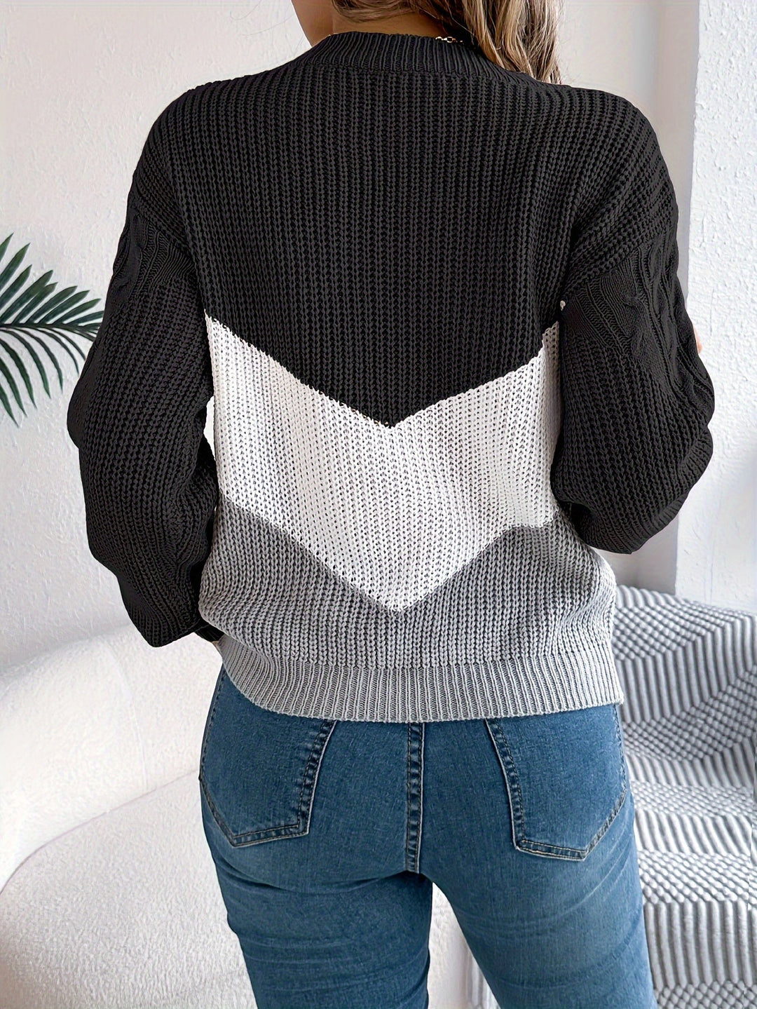 Women's Colour-Block Round Neck Knit Jumper